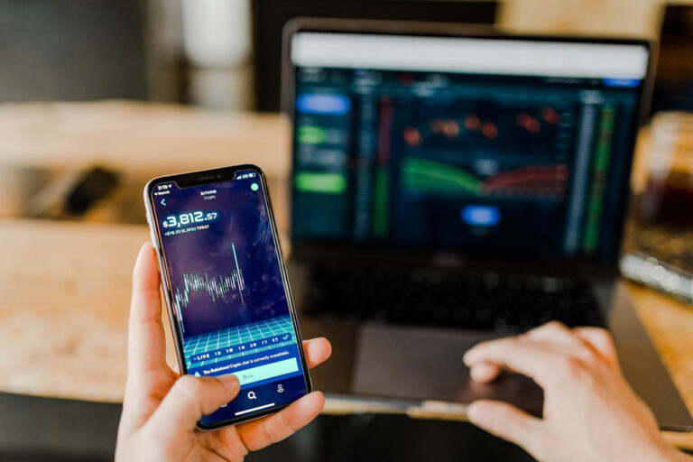 Dave vs Varo: Best App for Small Cash Advances Compared